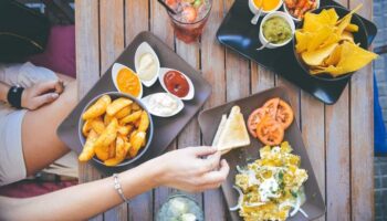 food-table-eating-hand