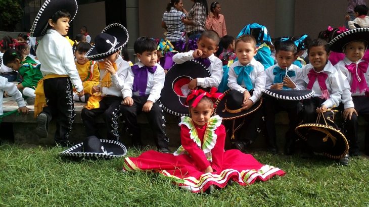 kids-dressed-mexican-mariachi-band