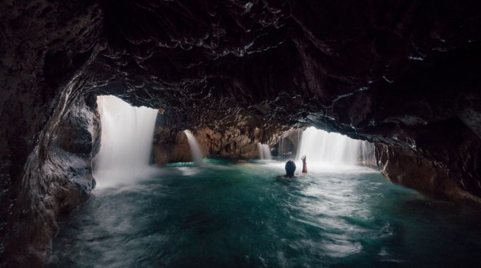 hidden-pool-under-waterfall-jamaica