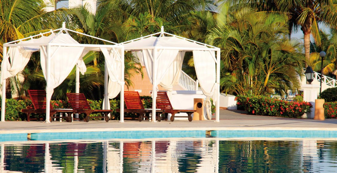 pool-cabana-luxury-bahia-principe-runaway-bay-resort-jamaica