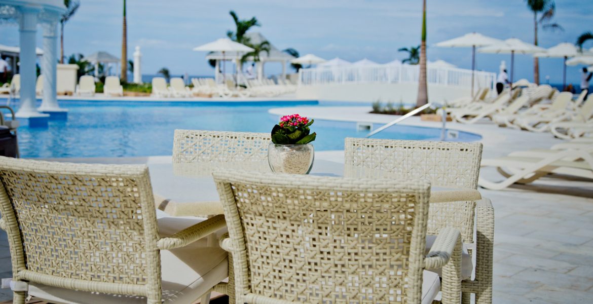 pool-dining-luxury-bahia-principe-runaway-bay-resort-jamaica