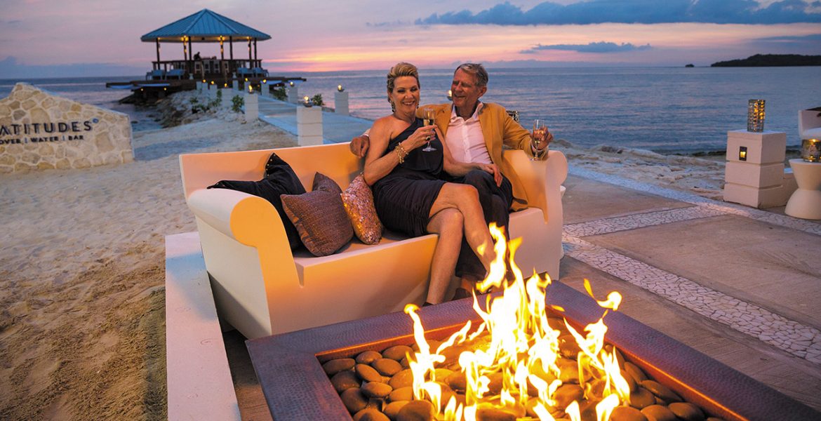 beachfront-dining-sandals-southcoast-jamaica