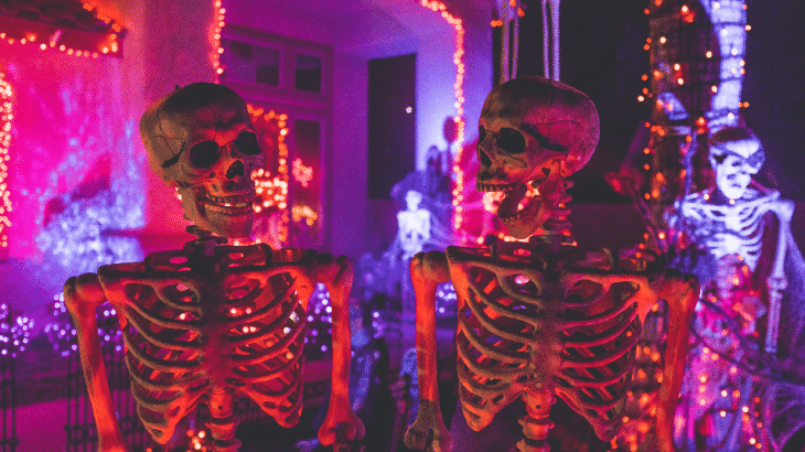 halloween-decor-skeletons