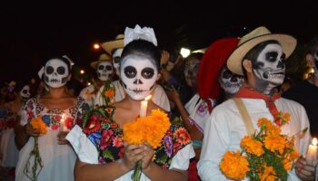 painted-faces-people-day-of-dead-vigil-mexico