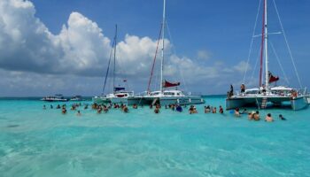 turquoise-water-anchored-boats-people-swimming