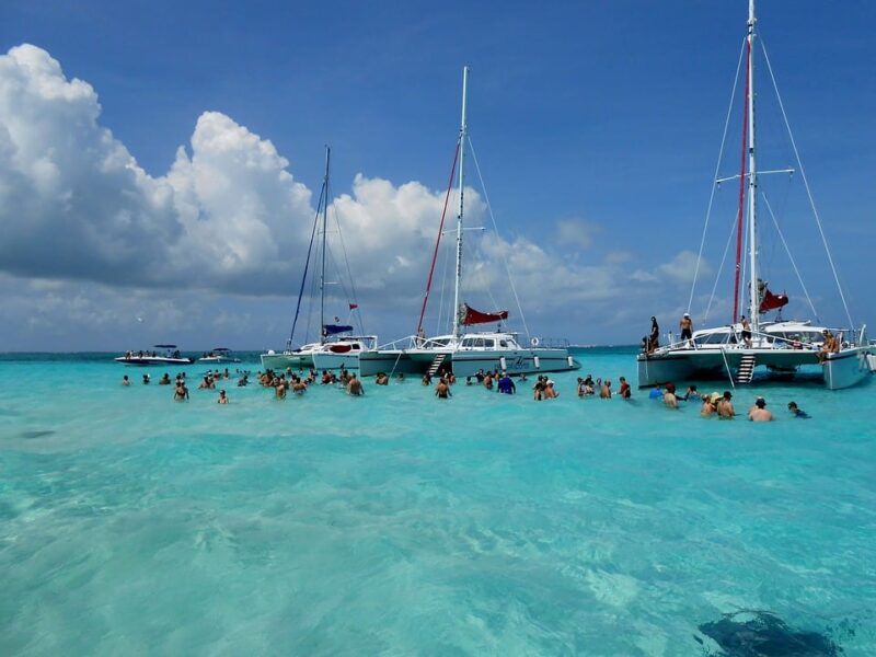turquoise-water-anchored-boats-people-swimming