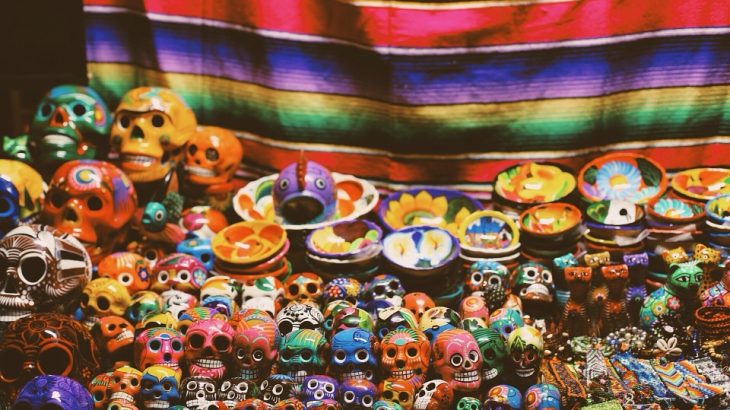 colorful-skulls-souvenirs-mexico
