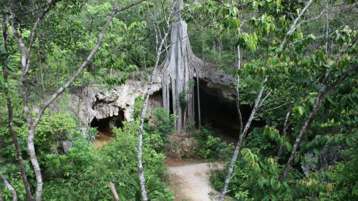 entrance-crystal-caves-grand-cayman