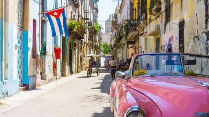 pink-old-car-cuba