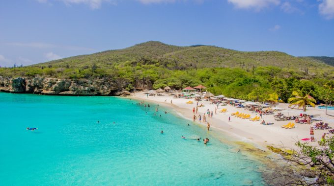 grote-knip-beach-people-curacao