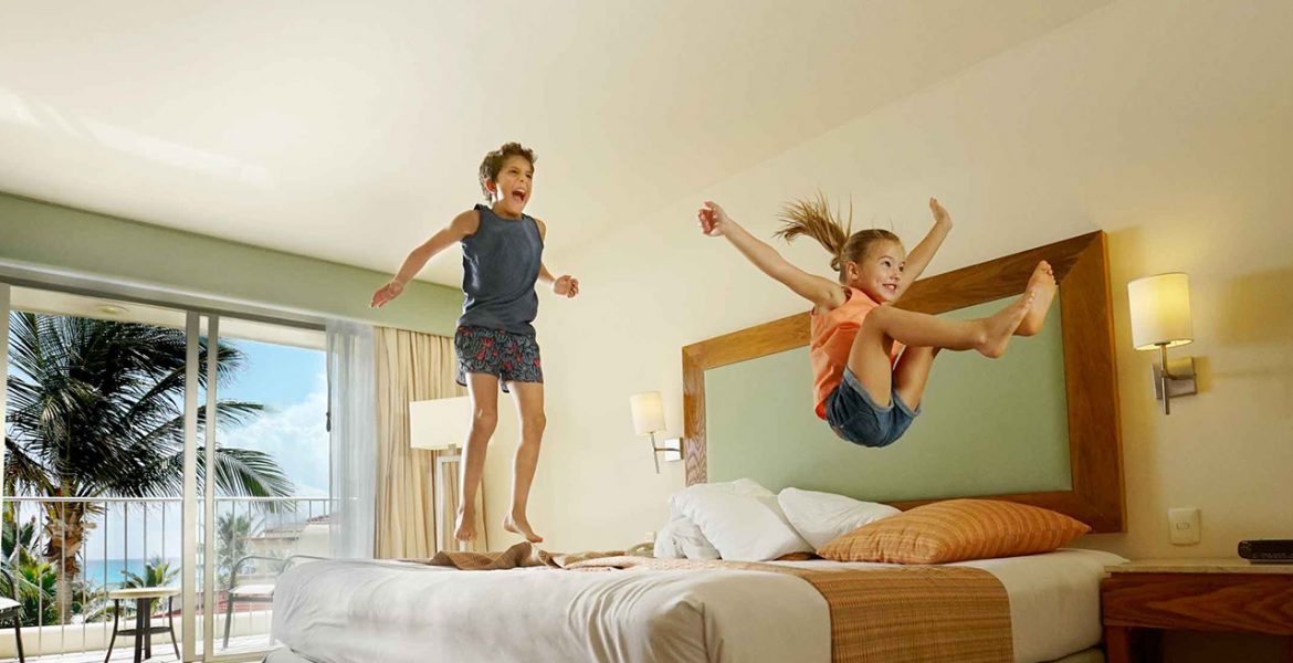 kids-jumping-on-hotel-beds