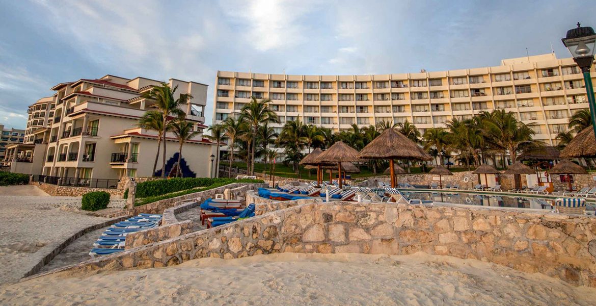 beach-hotel-tiki-umbrellas