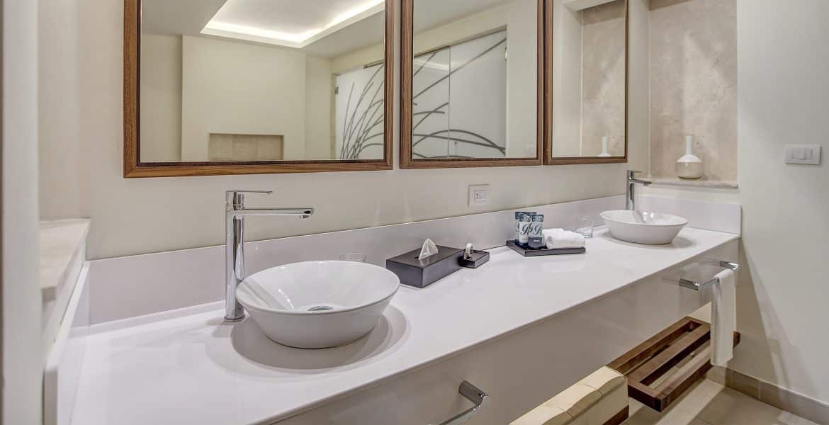 resort-suite-bathroom-white-bowl-sink