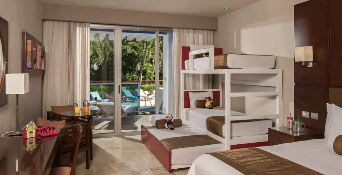 resort-suite-bunk-beds-balcony