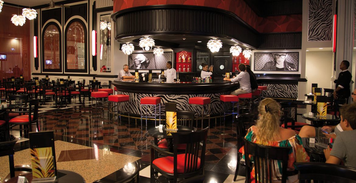 resort-dining-red-black-decor
