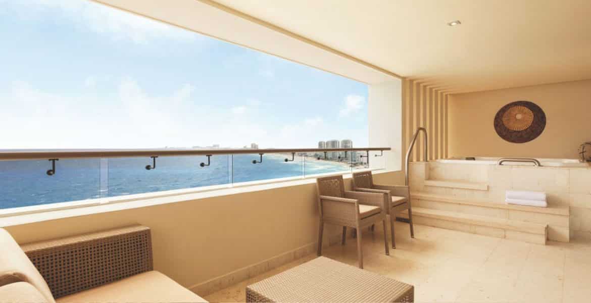 beach-hotel-balcony-ocean-view