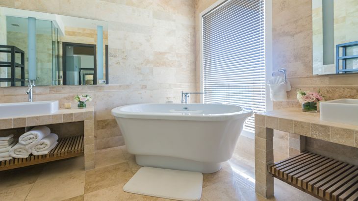 luxury-suite-bathroom-tub