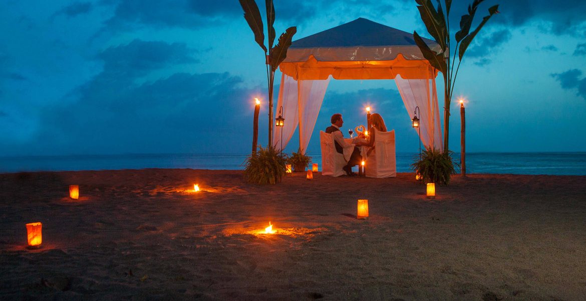 dinner-on-beach-sunset-in-tent