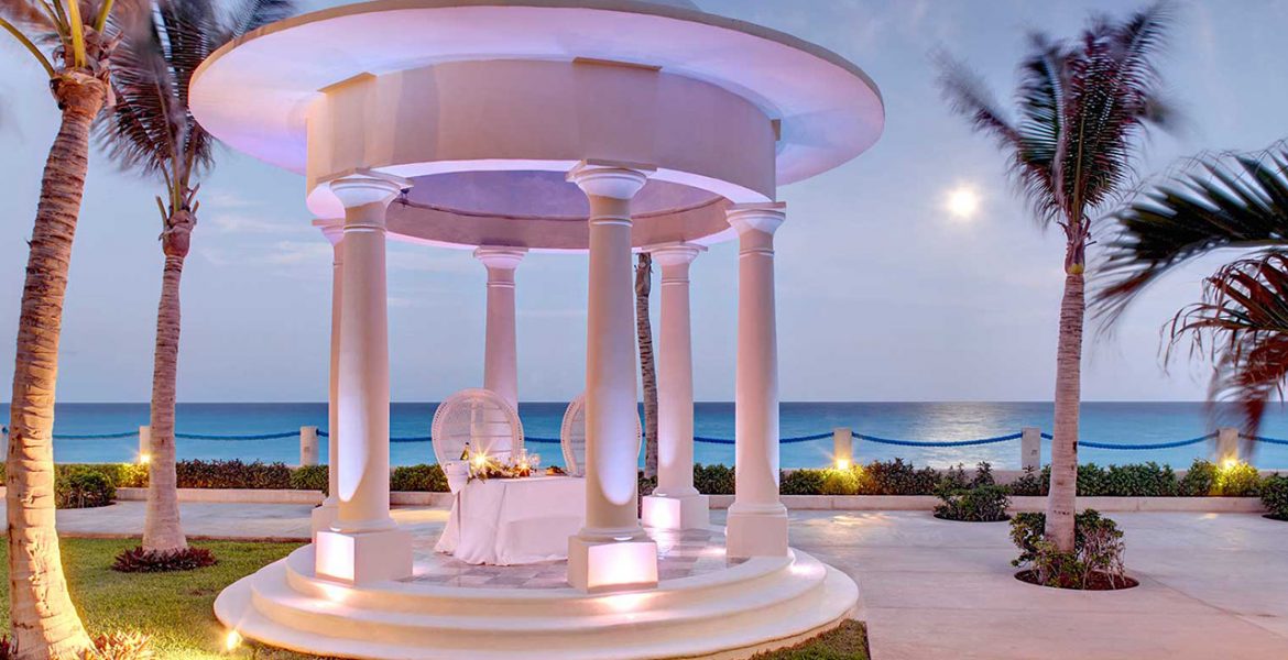 resort-wedding-veranda-beach-palm-trees