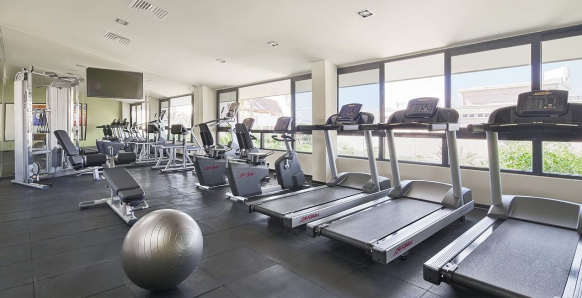 resort-gym-treadmills-facing-windows