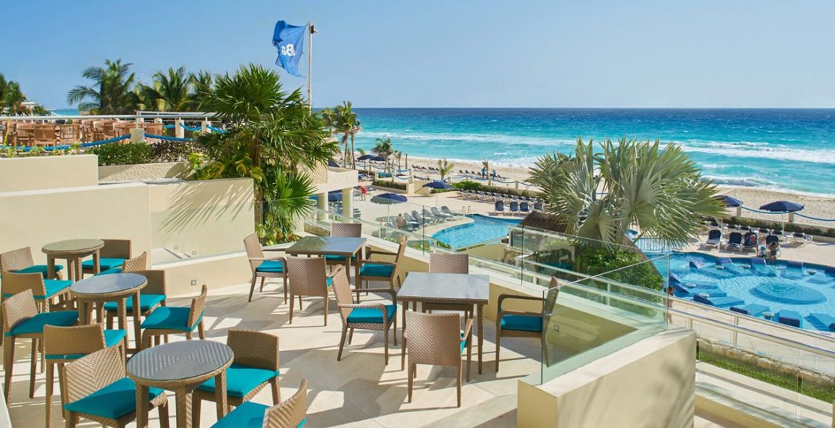 resort-dining-balcony-overlooking-pool