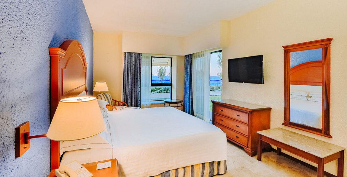 resort-suite-bed-dresser-tv