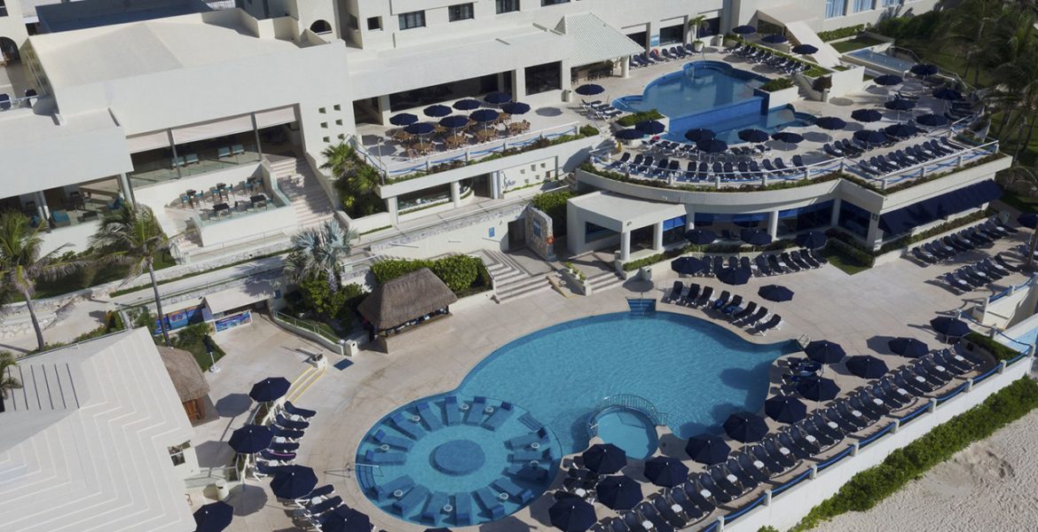 aerial-view-resort-pool-loungers