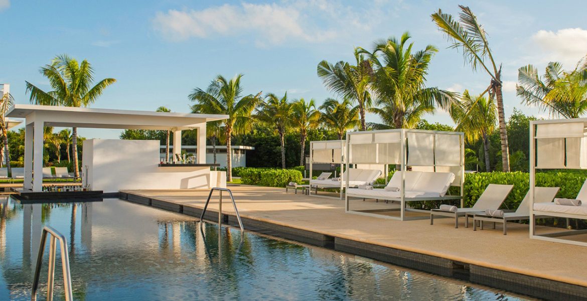 resort-pool-palm-trees