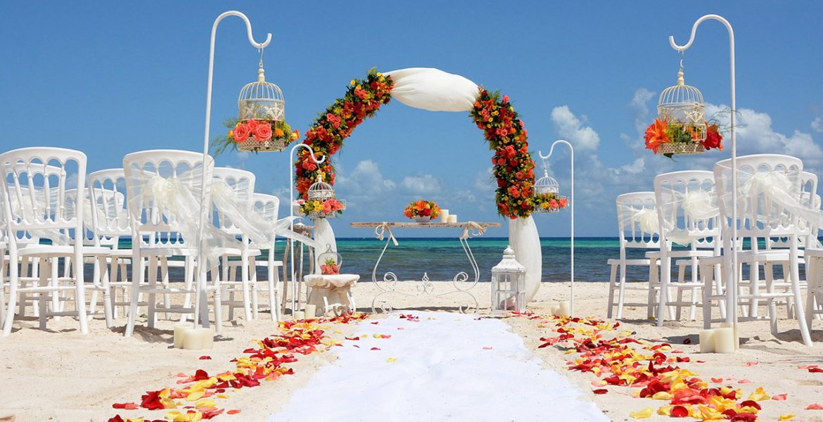 beach-wedding-setup-flowers-white-chairs-archway