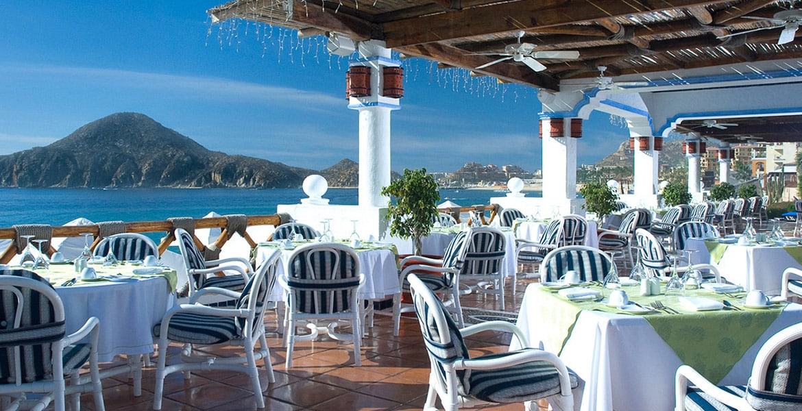 open-air-dining-resort-overlooking-blue-ocean
