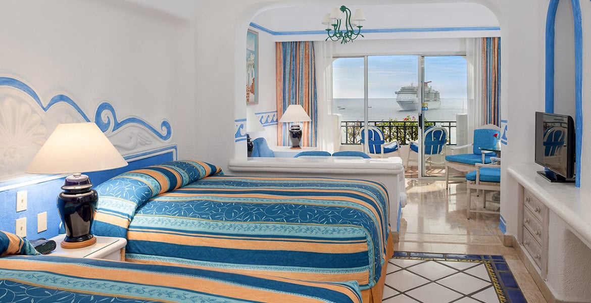 resort-suite-bed-turquoise-yellow-duvet