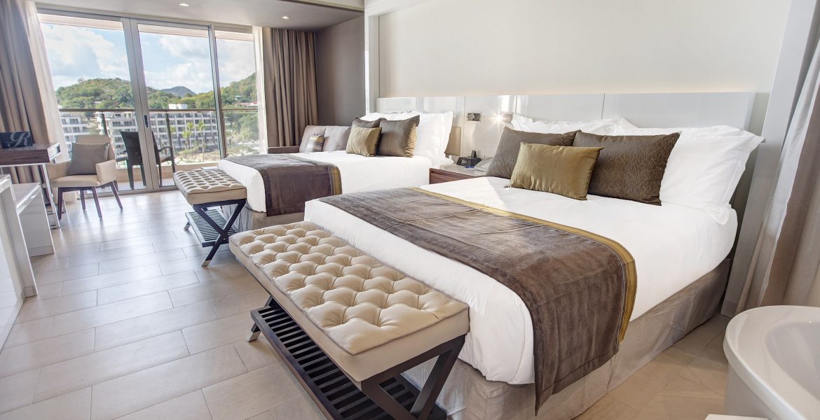 luxury-bed-resort-suite-glass-windows