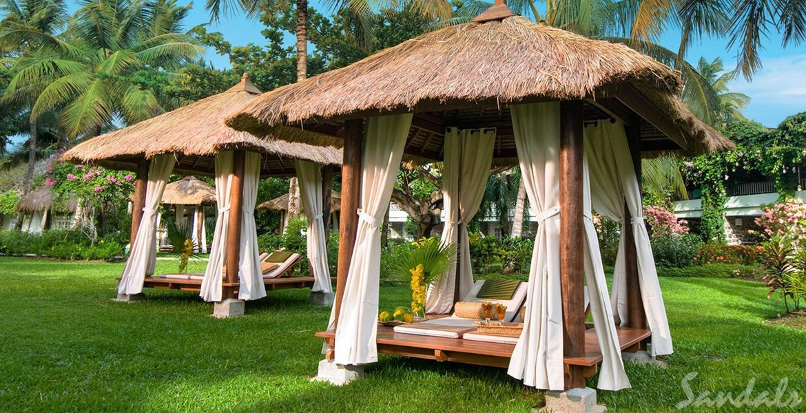 cabanas-on-grass