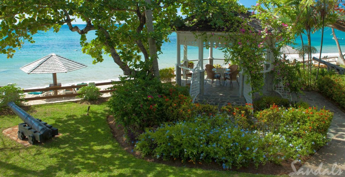 wedding-chapel-surrounded-by-plants-on-beach