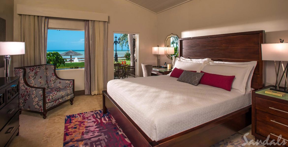 resort-suite-plush-bed