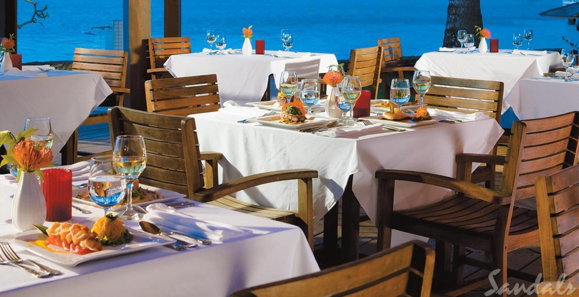 ocean-front-dining-blue-water