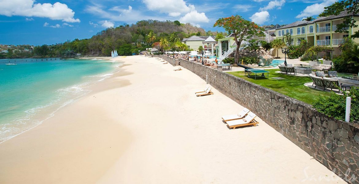 white-sand-blue-ocean-beach