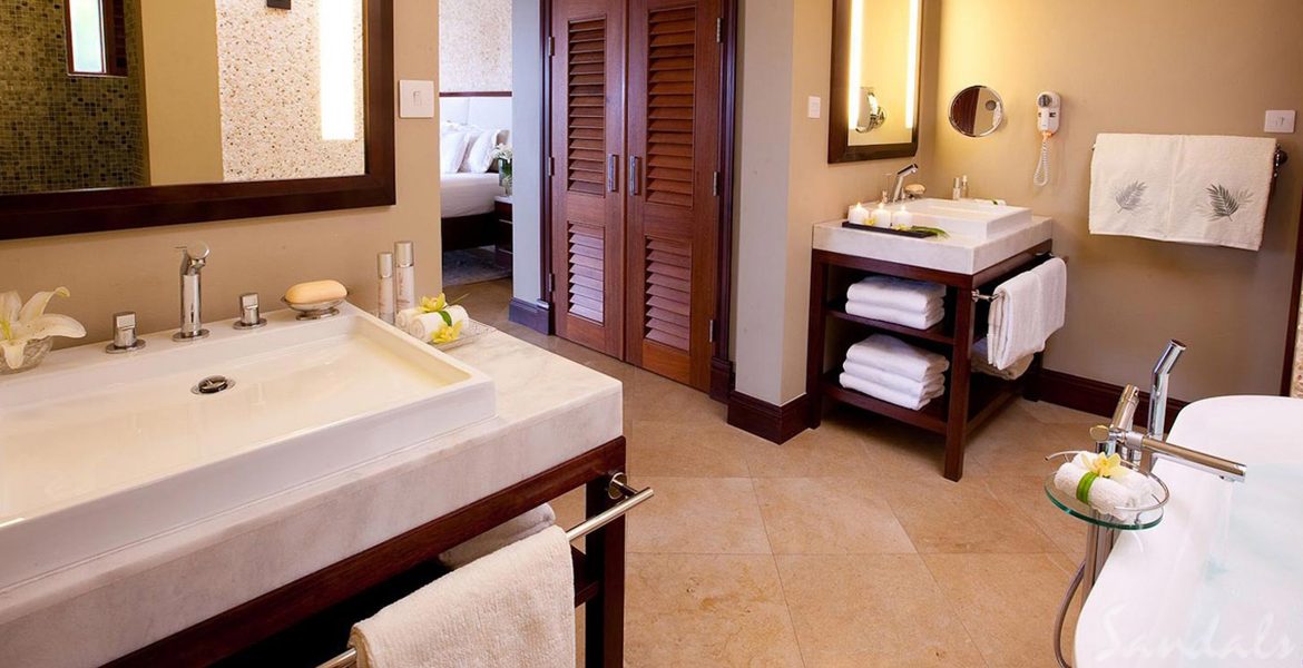 hotel-bathroom-granite-counters-white-towels