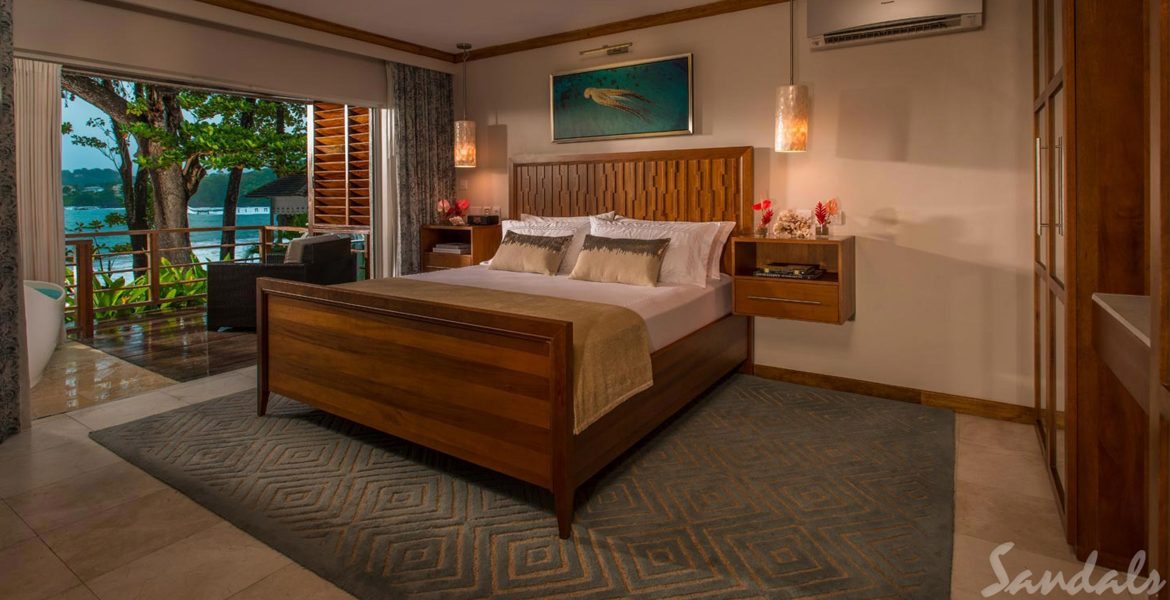 hotel-room-large-bed