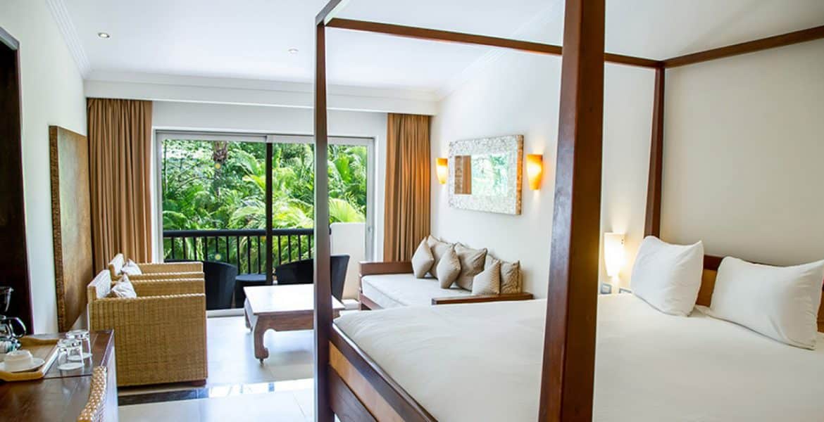 resort-suite-four-poster-bed
