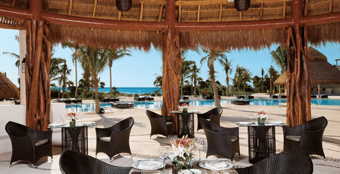 beachfront-dining-resort