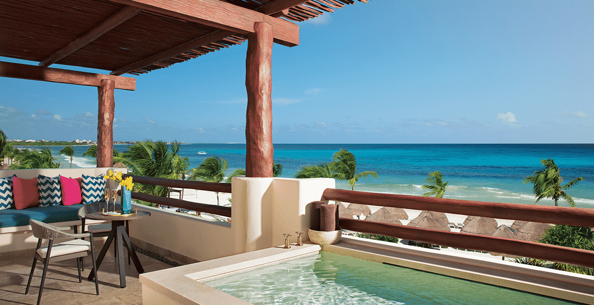 hotel-room-balcony-hot-tub