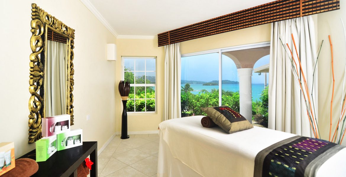 ocean-view-spa-room-with-bed