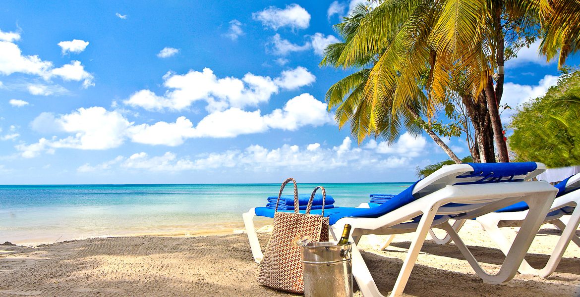 white-sand-beach-blue-water-palm-tree-beach-bag-chair