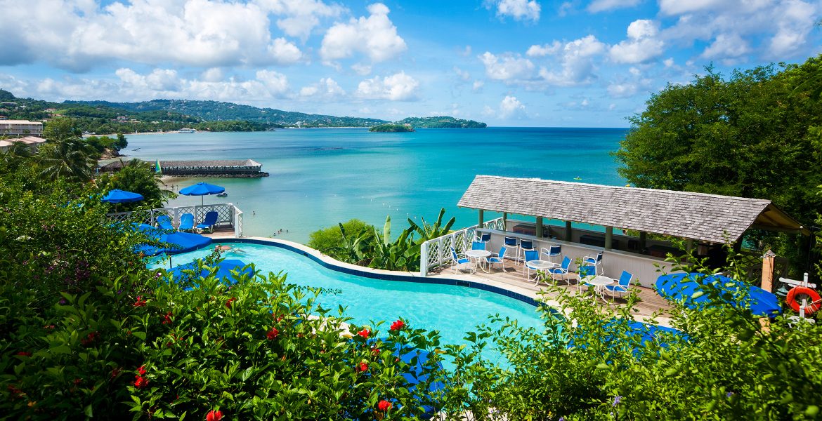 blue-oceanfront-pool-ocean-background