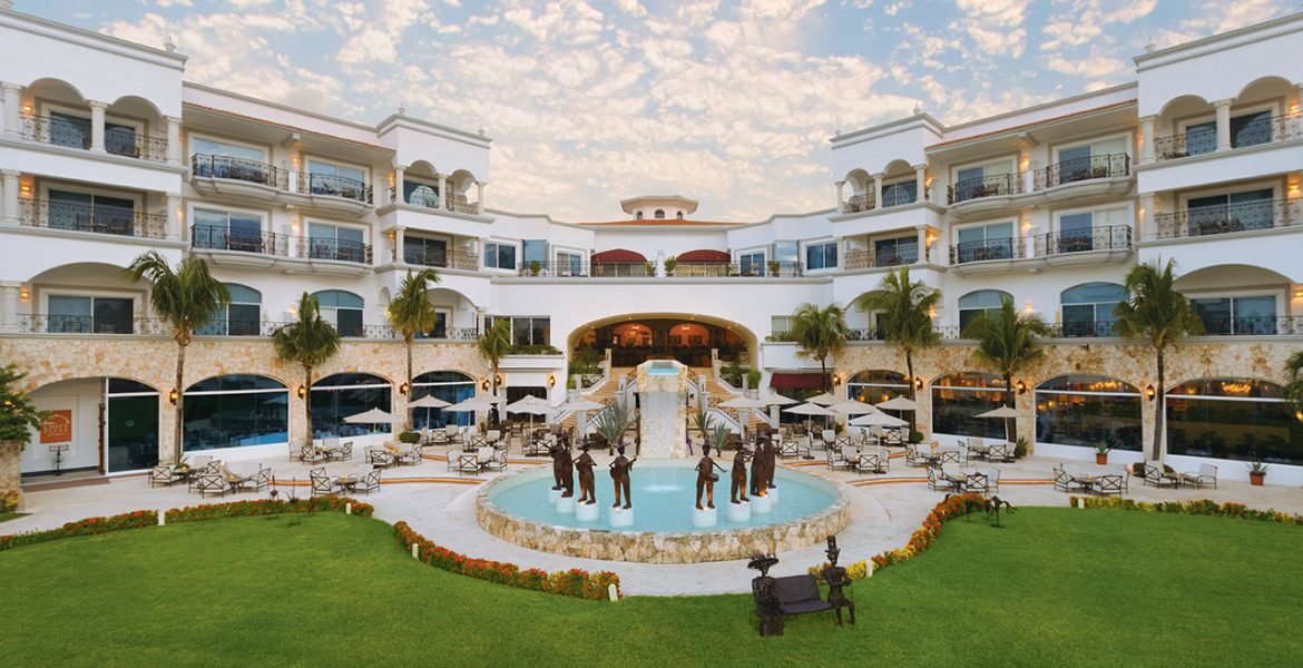 resort-courtyard-fountain-luxury-building