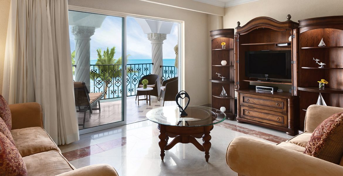 resort-suite-living-room-balcony-view