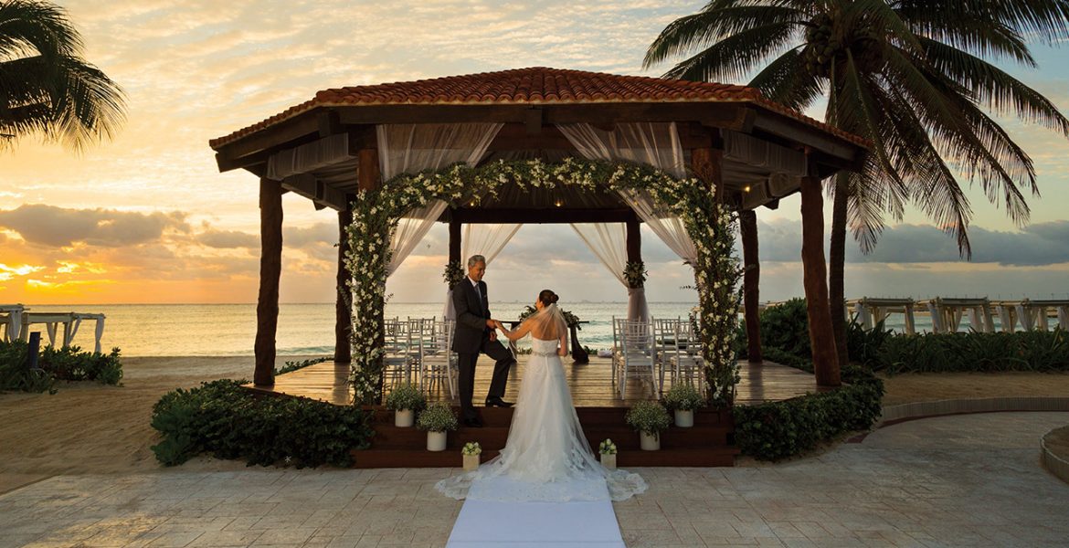 resort-veranda-bride-groom-sunset