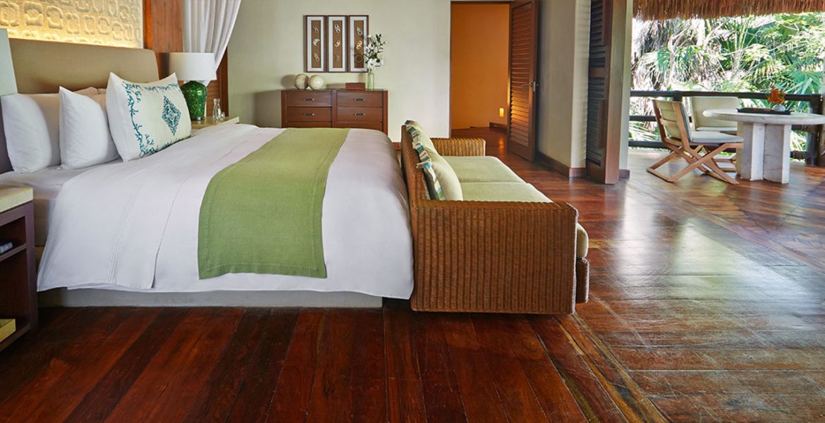 resort-suite-natural-decor-white-bed