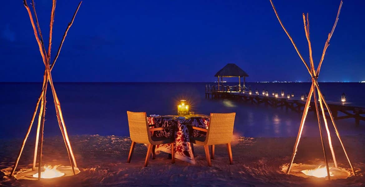 dining-on-the-beach-nighttime